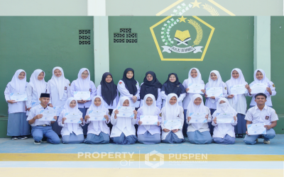 Dok. Penutupan dan penyerahan sertifikat kepada peserta OMI 2025 Kab. Purwakarta